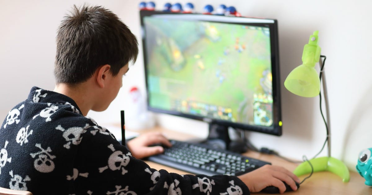 Playing Online? Dangers that exist in Online Games - Kayran